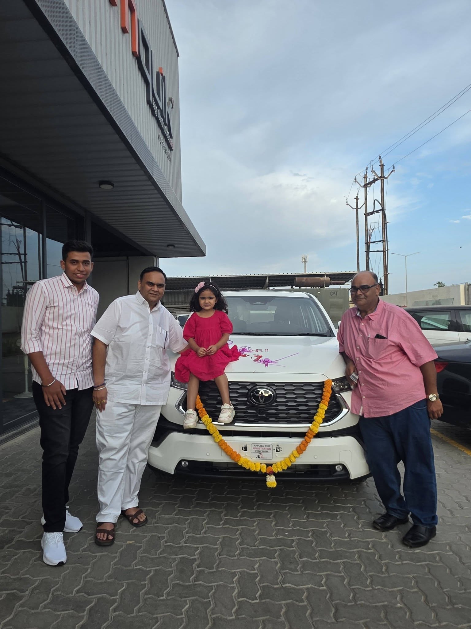 તા.૦૪-૦૪-૨૦૨૬ ના રોજ અમારા પરિવારના નવા સભ્ય તરીકે નવી ટોયોટા ઇનોવા હાઈક્રોસ ગાડી લેવામાં આવી.